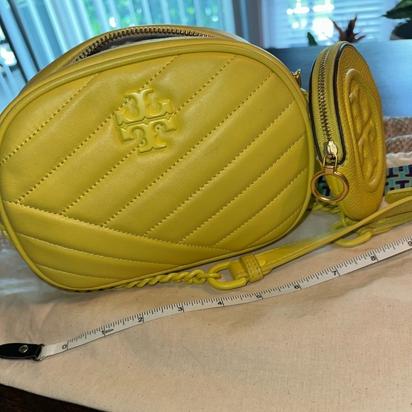 Tory Burch Kira Chevron Powder Coated Camera Bag- Size OS - Picture 12 of 16